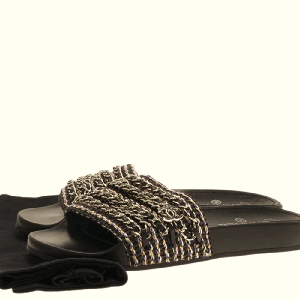 Chanel Slides - Picture 1 of 5
